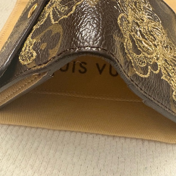 Louis Vuitton Limited Edition Gold Monogram Dentelle Ludlow Wallet - Authentic - Picture 6 of 15